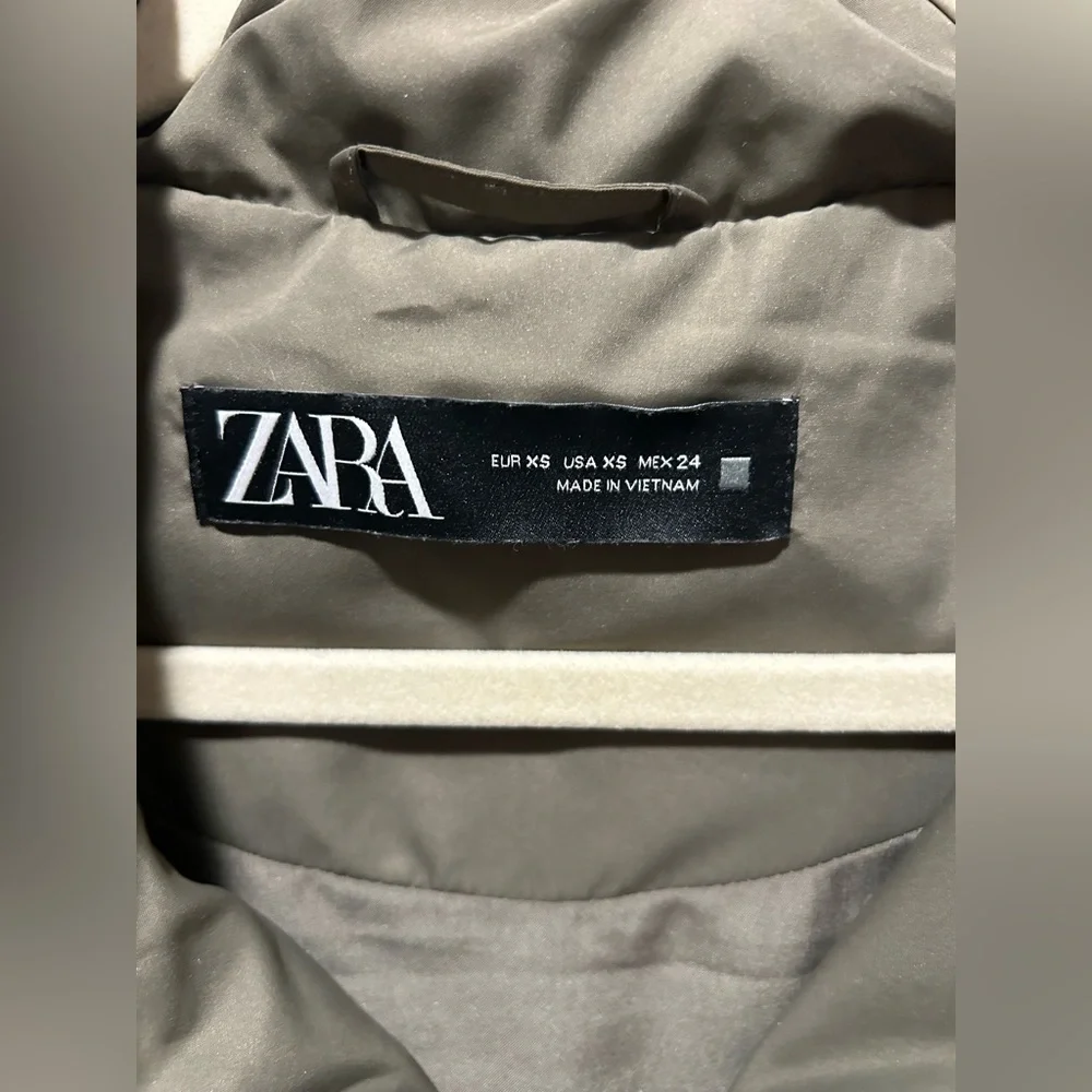 Zara Puffer Vest In‎ Army Green , size XS